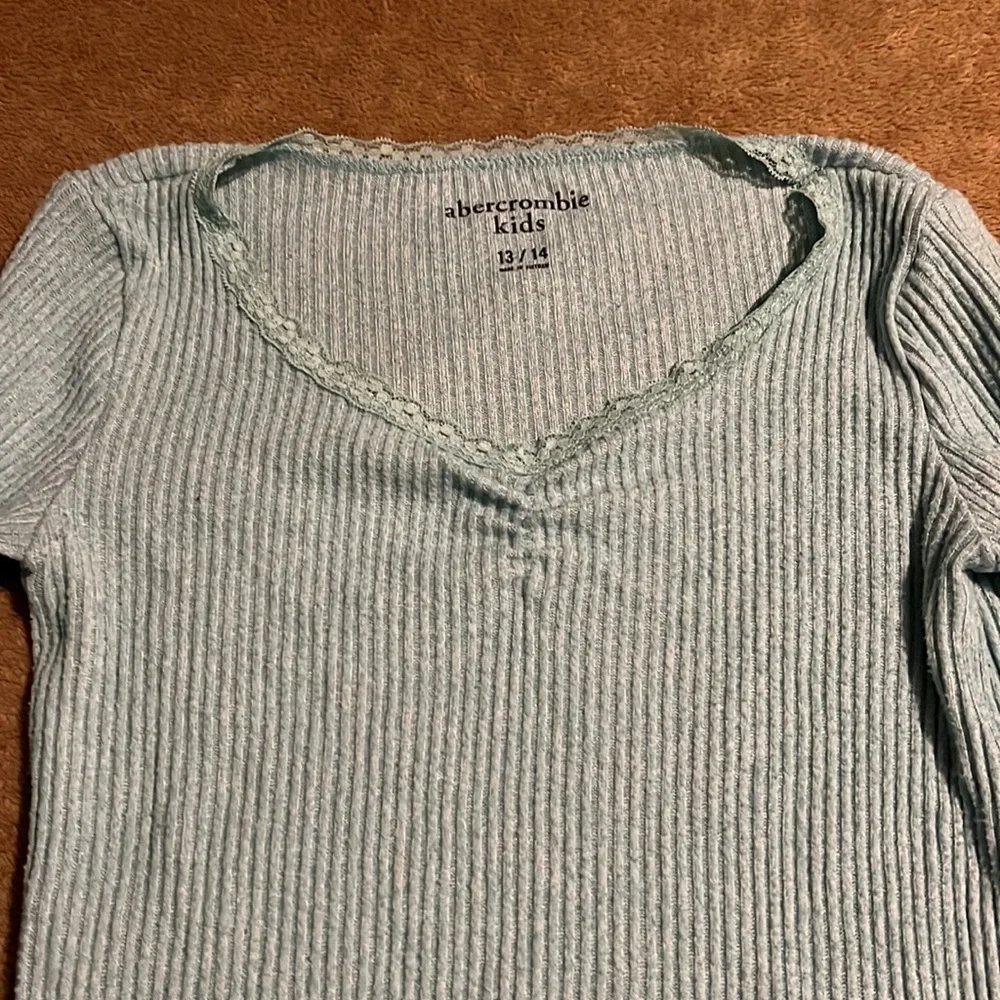 Girl light blue Abercrombie Kids shirt - Picture 2 of 4